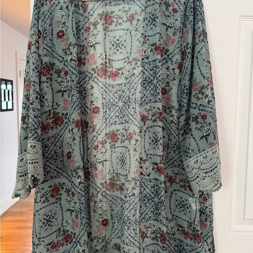 Floral Patterned Kimono with Lace Trim